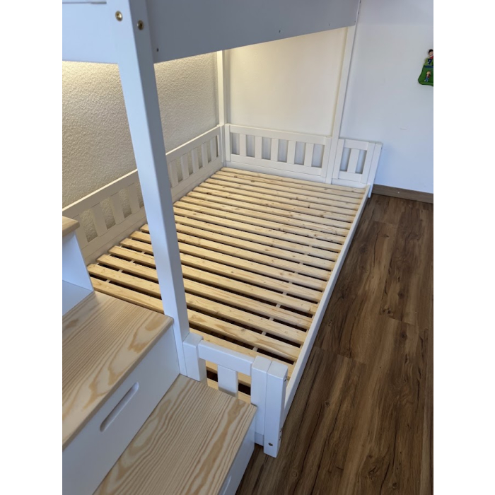 Spielbett mit Treppe und Spielplatz direkt vom Hersteller